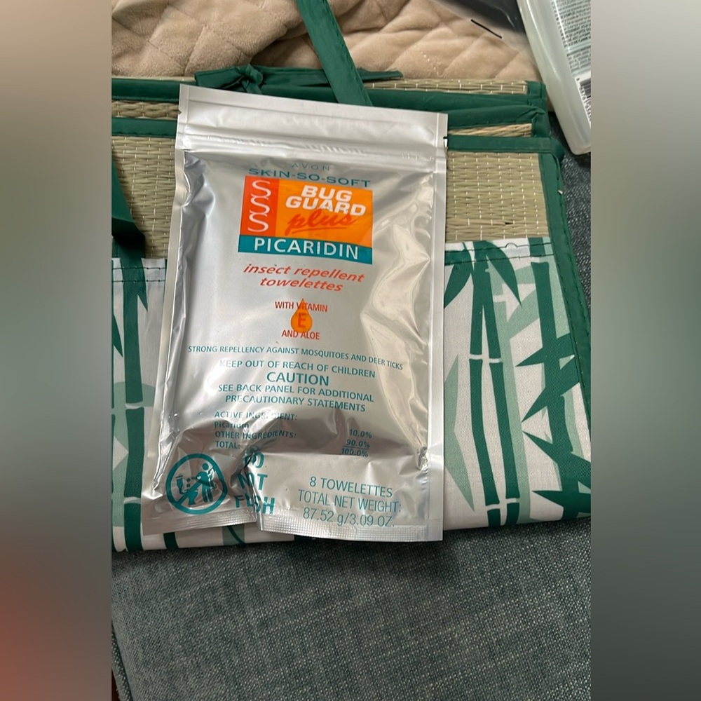 Avon Skin So Soft Bug Guard Plus Picaridin Towelettes pack of 8